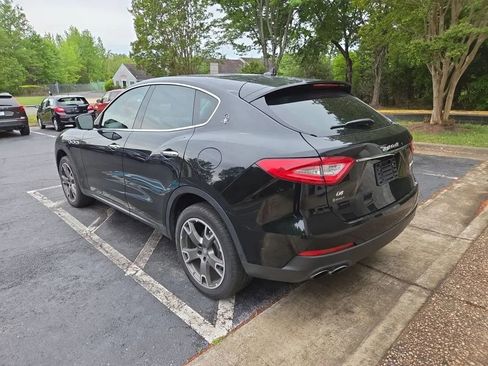 Used 2017 Maserati Levante AWD/4WD image 2