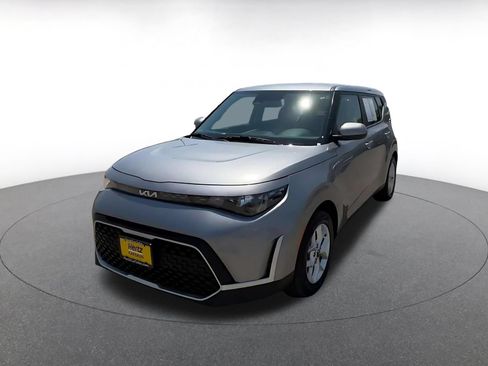 Used 2025 Kia Soul LX w/ LX Technology Package FWD image 7