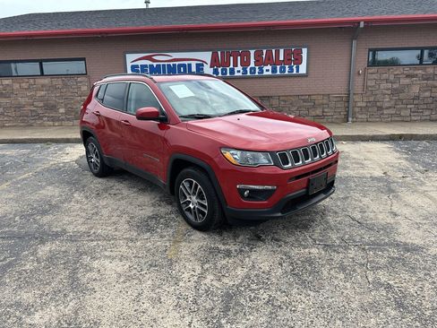 Used 2018 Jeep Compass Latitude w/ Popular Equipment Group FWD image 2