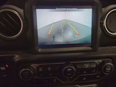 Used 2023 Jeep Wrangler Unlimited Sahara w/ Cold Weather Group image 19