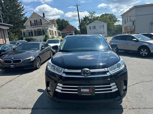 Used 2019 Toyota Highlander XLE AWD/4WD image 3