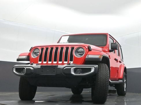 Used 2018 Jeep Wrangler Unlimited Sahara AWD/4WD image 31