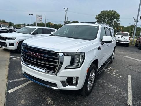 Used 2021 GMC Yukon XL SLT w/ SLT Premium Package AWD/4WD image 3