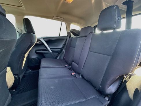 Used 2018 Toyota RAV4 XLE FWD image 22