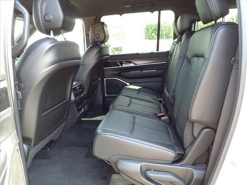 New 2023 Jeep Wagoneer Series III w/ Convenience Group I AWD/4WD image 17