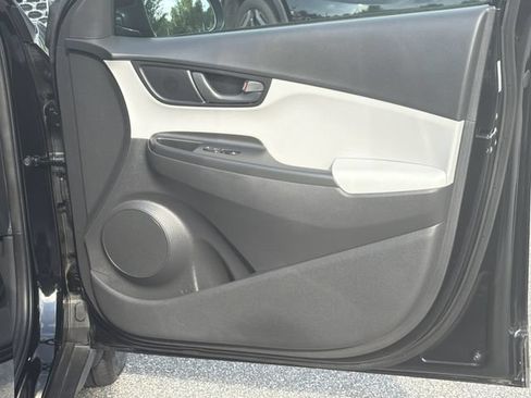 Certified 2023 Hyundai Kona SEL AWD/4WD image 17