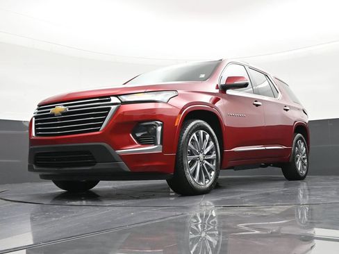 Used 2023 Chevrolet Traverse Premier FWD image 23