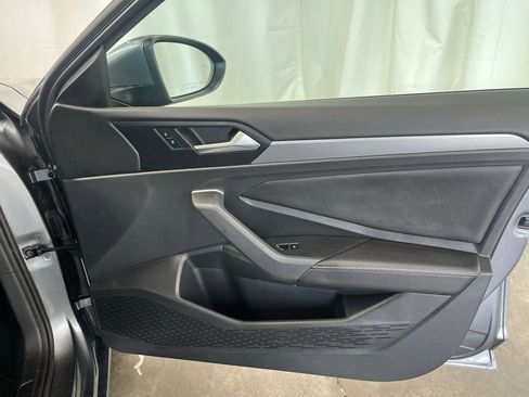 Certified 2022 Volkswagen Jetta SE image 12