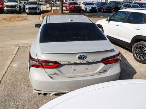 Used 2023 Toyota Camry SE image 10