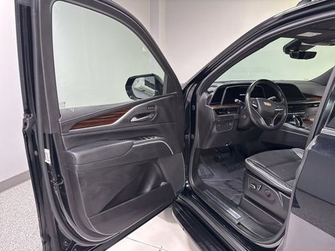 Used 2023 Cadillac Escalade ESV Premium Luxury image 11