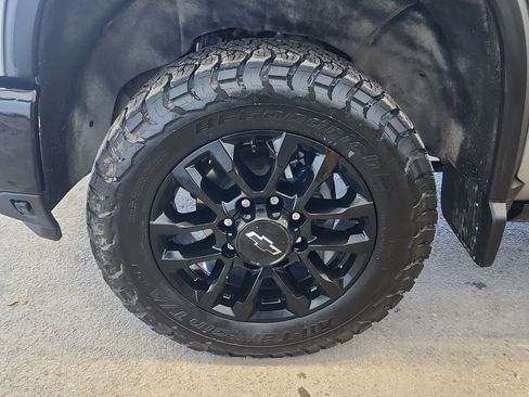Used 2025 Chevrolet Silverado 2500 LTZ w/ Trail Boss Package AWD/4WD image 4