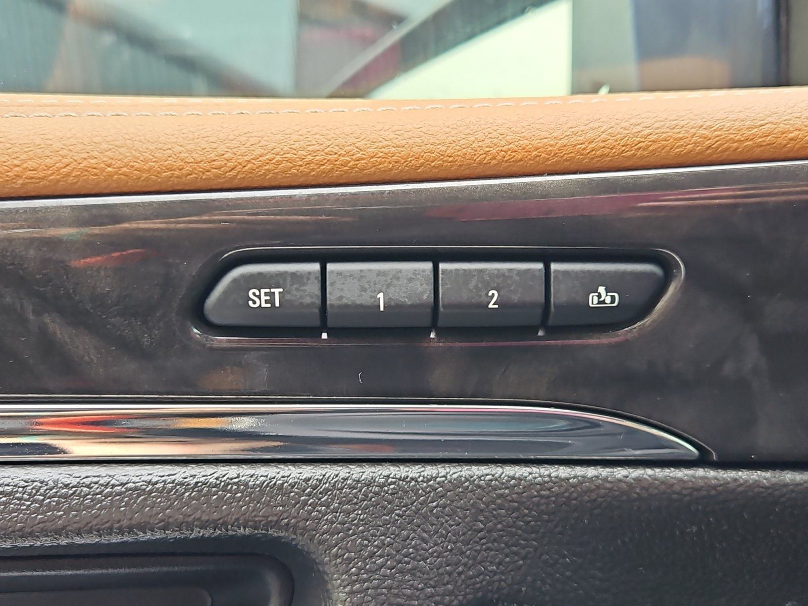 Used 2014 Chevrolet Impala LTZ FWD image 16