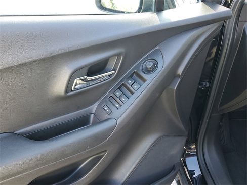 Used 2020 Chevrolet Trax LT w/ Driver Confidence Package image 16