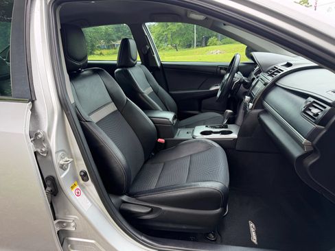 Used 2013 Toyota Camry SE FWD image 10