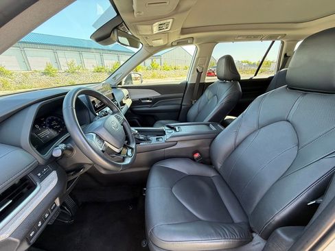Used 2024 Toyota Grand Highlander AWD Hybrid image 13