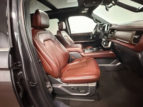 Used 2023 Ford Expedition Limited image 13