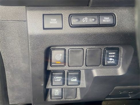 Used 2023 Nissan Frontier SV w/ SV Convenience Package image 11