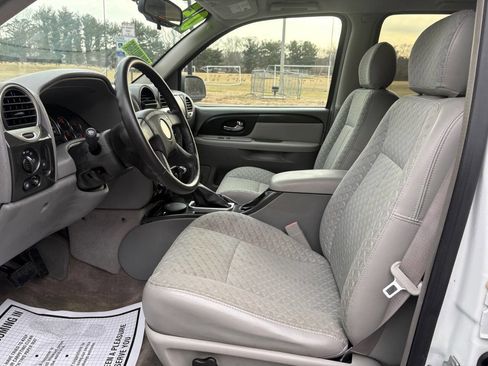 Used 2005 GMC Envoy XUV SLE image 17