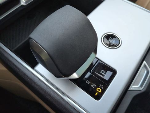 New 2026 Land Rover Range Rover SE image 33