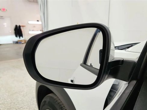 Used 2025 Chevrolet Trax LT w/ LT Convenience Package image 28