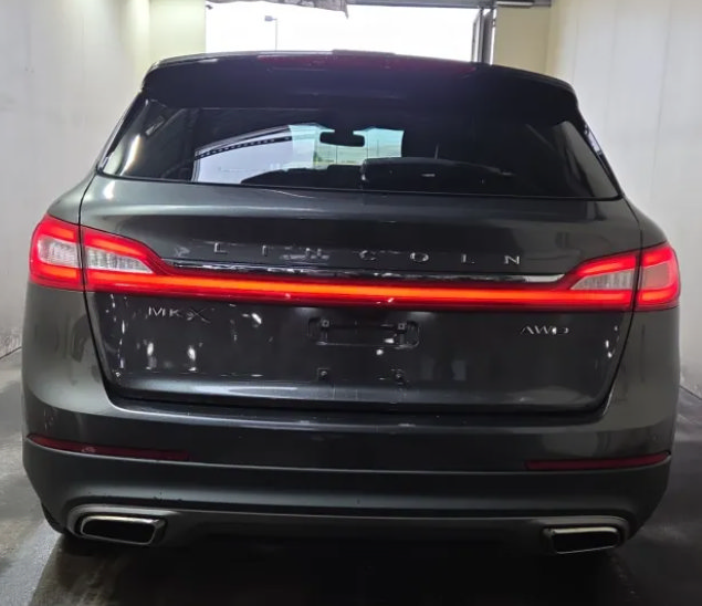 Used 2018 Lincoln MKX Reserve w/ Luxury Package AWD/4WD image 3