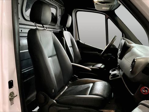 Used 2021 Mercedes-Benz Sprinter 2500 image 8