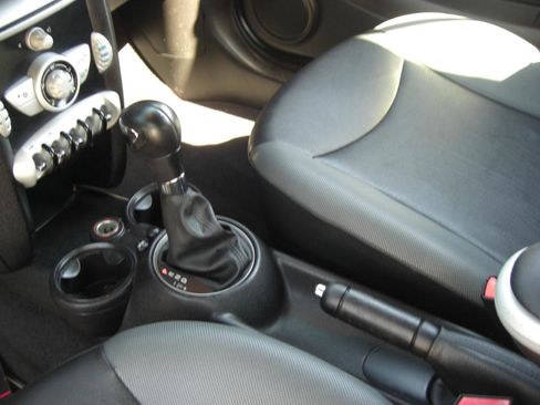 Used 2010 MINI Cooper 2dr image 8