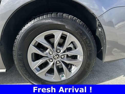 Used 2024 Toyota Sienna LE image 11