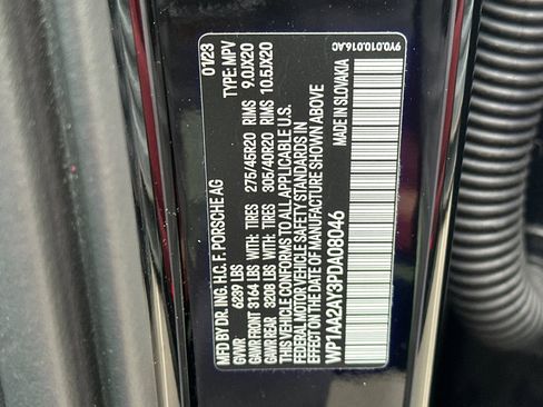 Certified 2023 Porsche Cayenne Platinum Edition image 29