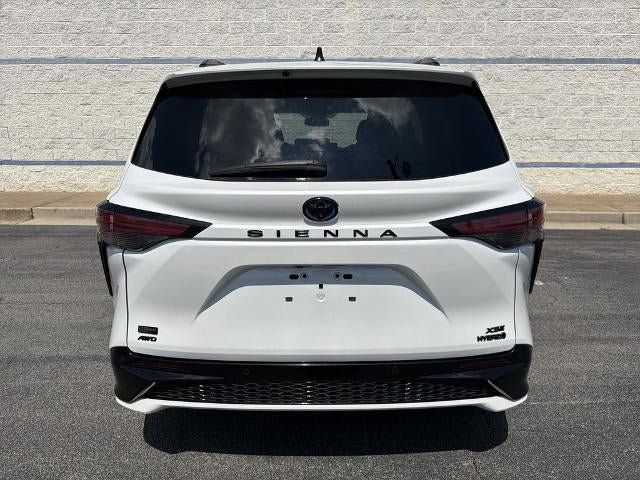 Used 2023 Toyota Sienna XSE AWD/4WD image 6