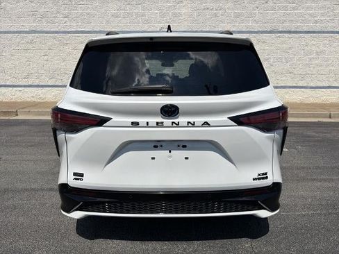 Used 2023 Toyota Sienna XSE AWD/4WD image 6
