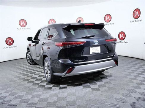 Used 2020 Toyota Highlander Platinum image 6