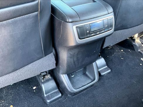 Used 2018 Toyota Highlander XLE AWD/4WD image 35