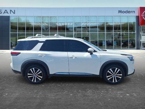 Used 2023 Nissan Pathfinder Platinum w/ Cargo Package AWD/4WD image 4