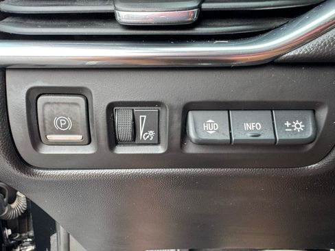 Used 2023 Cadillac XT4 Sport w/ Sun And Sound Package AWD/4WD image 17