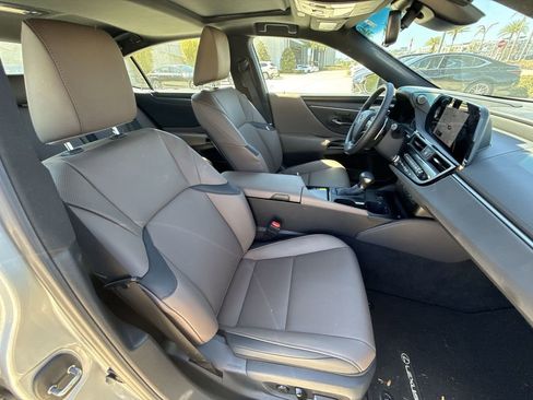Used 2025 Lexus ES 350 w/ Premium Package image 15