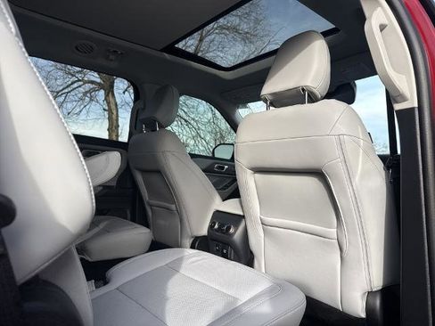 Certified 2025 Ford Explorer Platinum w/ Ultimate Package image 30