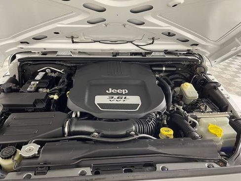 Used 2013 Jeep Wrangler Unlimited Sport image 21