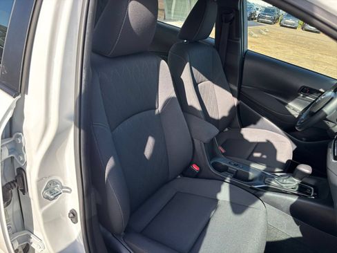 Used 2025 Toyota Corolla LE FWD image 29