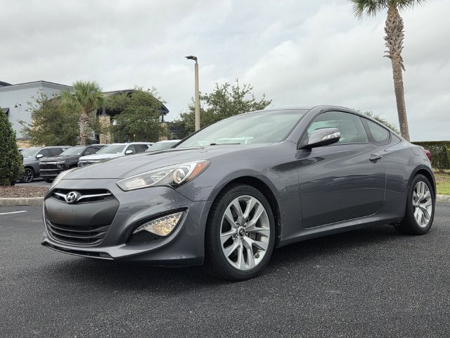 Used 2015 Hyundai Genesis 3.8 RWD image 2