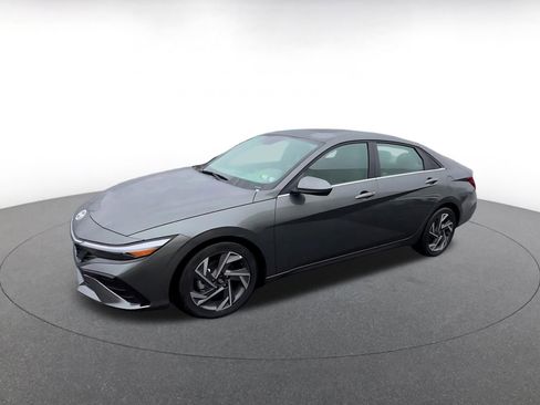 Used 2025 Hyundai Elantra SEL image 8