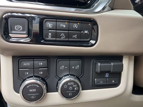 New 2026 GMC Yukon Denali w/ Denali Reserve Package AWD/4WD image 15