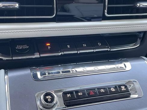 Used 2025 Lincoln Aviator AWD w/ Jet Appearance Package image 15