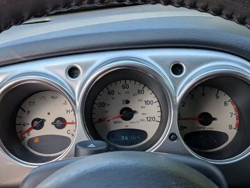 Used 2005 Chrysler PT Cruiser GT FWD image 17