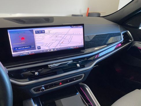 Certified 2025 BMW X6 M60i w/ Dynamic Handling Package image 24