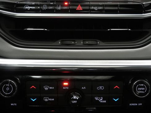 Used 2023 Jeep Compass Limited w/ Sun and Sound Group AWD/4WD image 19