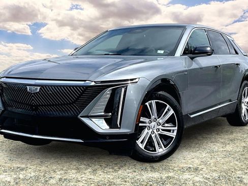 Certified 2024 Cadillac Lyriq Tech w/ Driver Assist Package AWD/4WD image 3