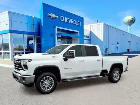 Used 2025 Chevrolet Silverado 3500 LTZ w/ LTZ Premium Package image 8