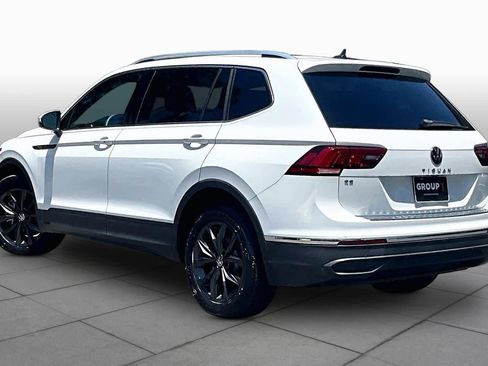 Used 2022 Volkswagen Tiguan SE FWD image 12
