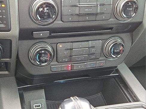 Used 2017 Ford F150 Raptor w/ Equipment Group 802A Luxury image 30